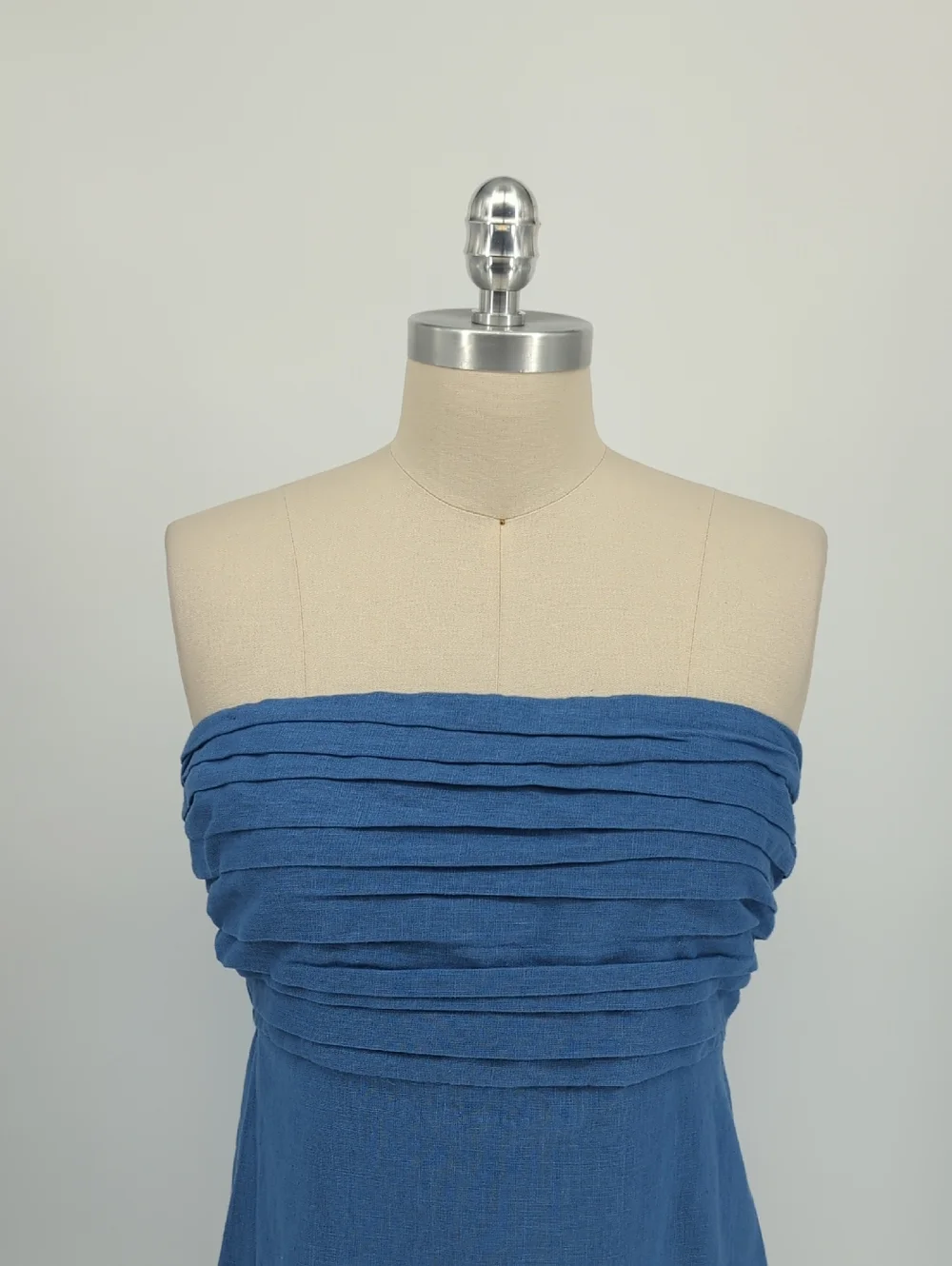 01444 Abercrombie + Fitch Pleated Strapless Maxi Dress Blue size Medium preppy